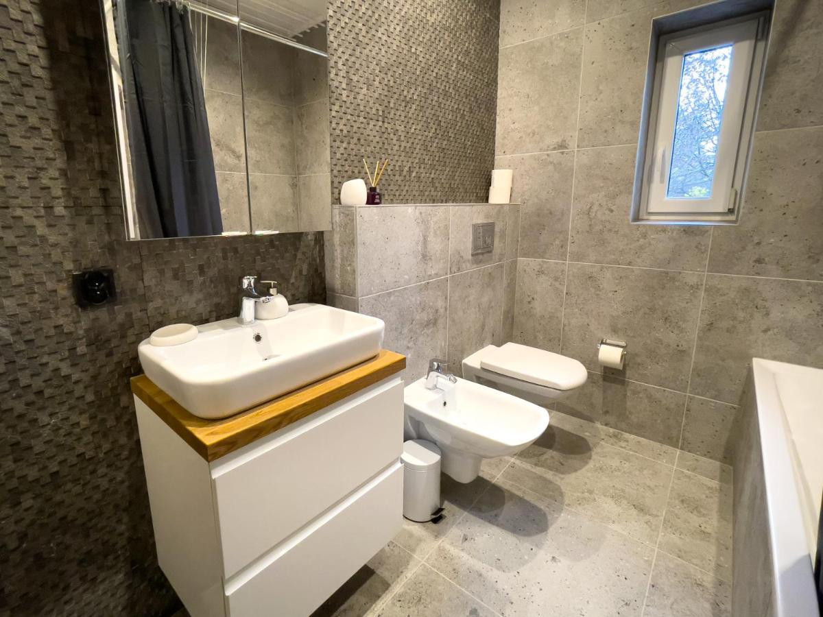 Urban Apartments Premium No 3, Free Private Parking, Self Check-In Chorzów Exteriör bild